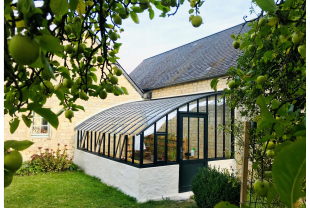 L'ATELIER DES SERRES - Culture du potager - Salle de presse - Amsterdam Communication