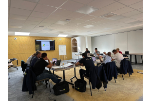 DANIEL MOQUET - Formation et enseignement - Salle de presse - Amsterdam Communication