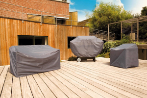 Comment entretenir une housse de protection pour salon de jardin en polyester ?