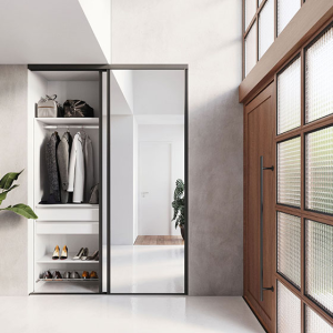 Comment aménager un dressing sous pente dans une petite chambre ?