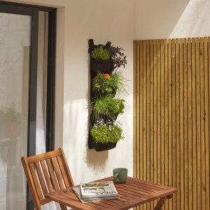 Quel type de fixation murale pour une jardinière lourde en cuisine ?